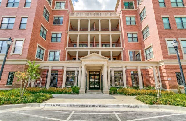 350 Central Avenue - 350 Central Avenue, Southlake, TX 76092