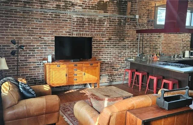 693  W North  ST Unit #2 - 693 West North Street, Fayetteville, AR 72701