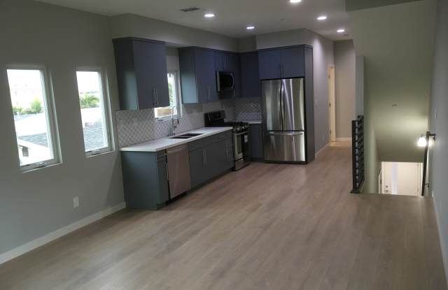 648 N Serrano Ave photos photos