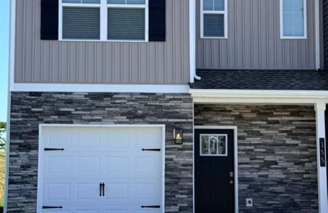 Seymour 37865 - 3 bedroom 2.5 bath townhome - call Troy Adams 865-233-6949 Gallery 1