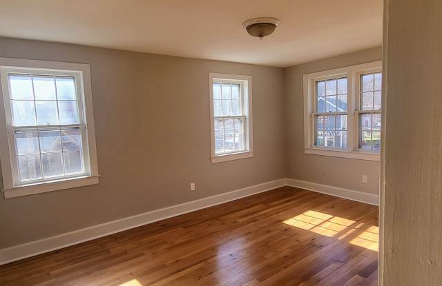 7611 Main Street - 7611 West Main Street, Sykesville, MD 21784