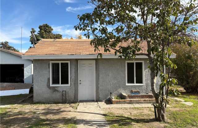 555 Ramona 1/2 photos photos