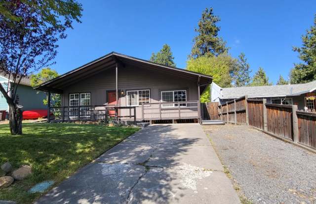 2 bed 1.5 bath Downtown Bend - Large Master - Fenced Yard photos photos