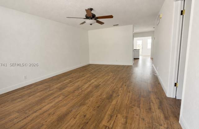 5040 NE 14th Ter Gallery 3