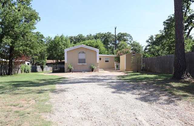 4512 Bradley Lane Gallery 2