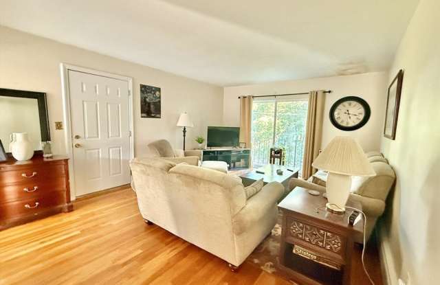 9 Endicott St unit: 3 photos photos