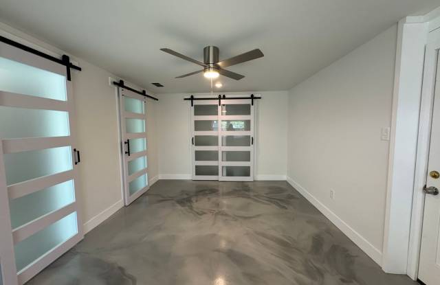 4 Bedroom house with Second kitchen in basement photos photos