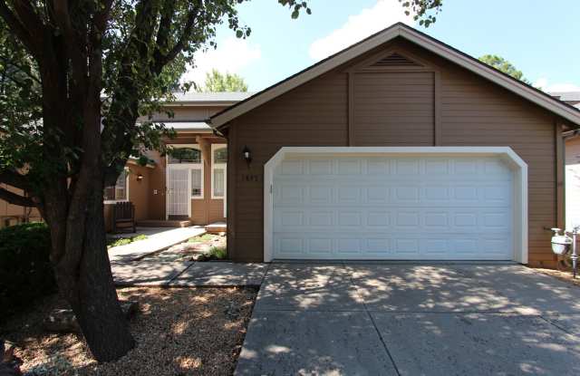 * LEASE PENDING * Spacious 3-Bedroom Townhouse with Main-Level Primary Suite Gallery 1
