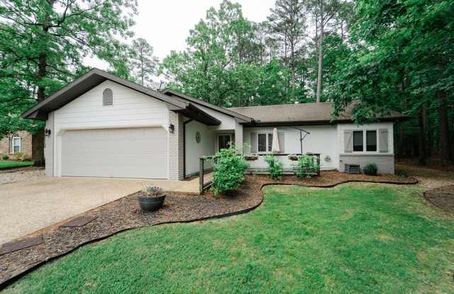 Charming 4 bedroom, 3 bathroom with lots of outdoor living space. photos photos