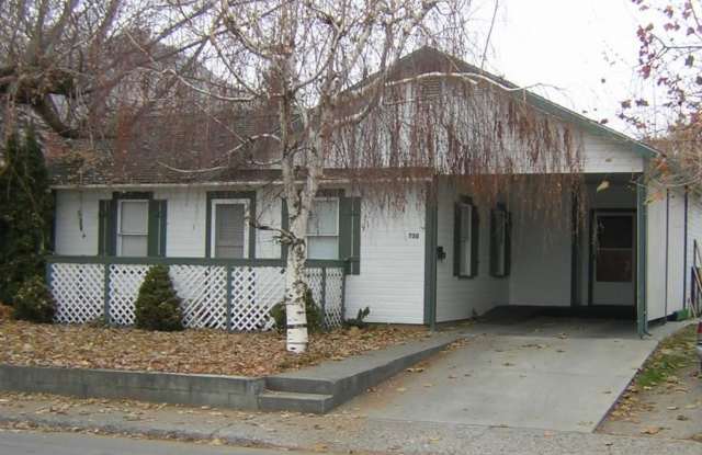 3 bed/2.5 bath, carport, fenced back yard! Great location! photos photos