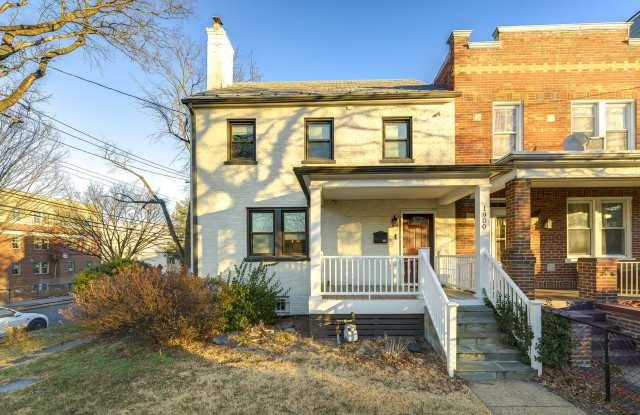 Modern End-Unit Townhome with Garage + Outdoor Space in SE DC photos photos