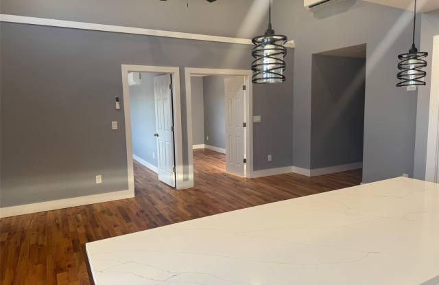 1035 Montauk Highway unit: 5 photos photos