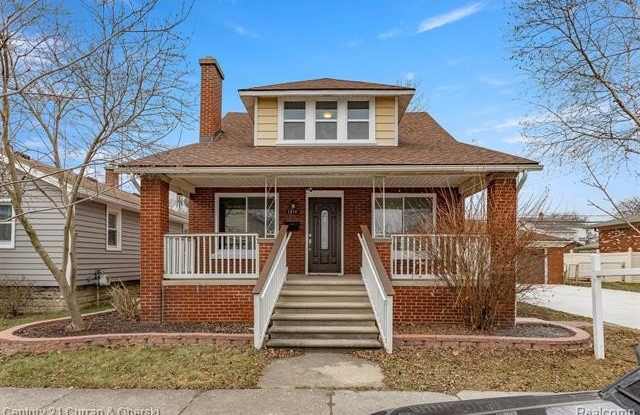 1076 Lindbergh Street photos photos