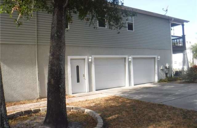 458 11TH AVENUE N Gallery 2