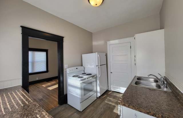 2 Bedroom Home with Detached Garage, Fenced Yard + Pet Friendly! photos photos