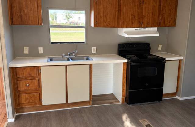 Country living with spacious front and backyard - 2beds/ 2bath available now Gallery 3