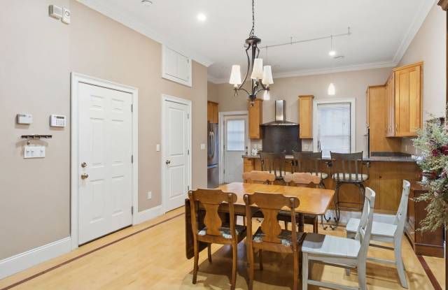 2Br/1.5Bth in a convenient location! Laundry iN UNIT! NO BROKER FEE! photos photos 2Br/1.5Bth in a convenient location! Laundry iN UNIT! NO BROKER FEE! photos photos