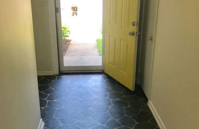 1251 Eaglewood Dr. Gallery 3