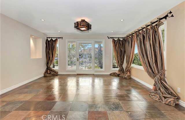 3140 East Bradbury Court Gallery 4
