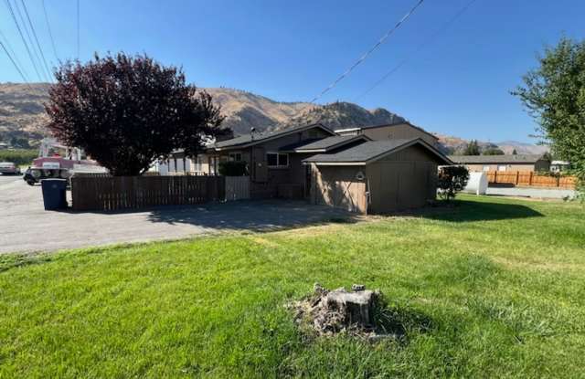 LOCATED IN ENTIAT! Cute 2 bed/1 bath home with fenced yard, a/c and single garage! photos photos LOCATED IN ENTIAT! Cute 2 bed/1 bath home with fenced yard, a/c and single garage! photos photos
