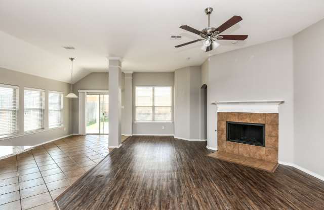423 Hackberry Drive Gallery 3
