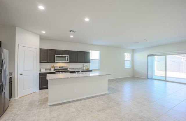30802 W Mitchell Dr Gallery 2