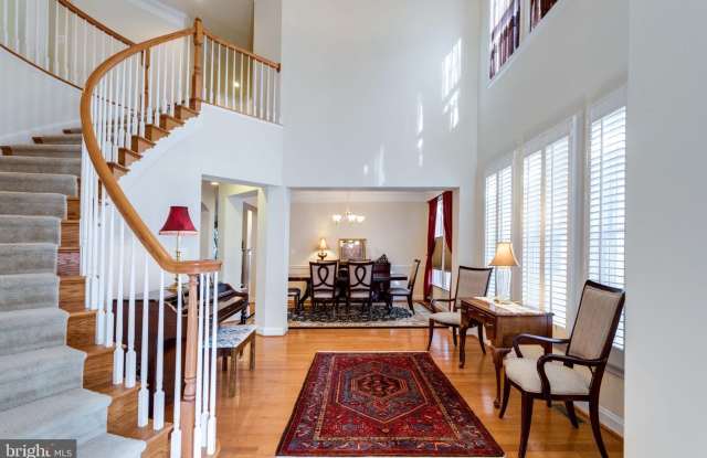 5689 TOWER HILL CIRCLE Gallery 4