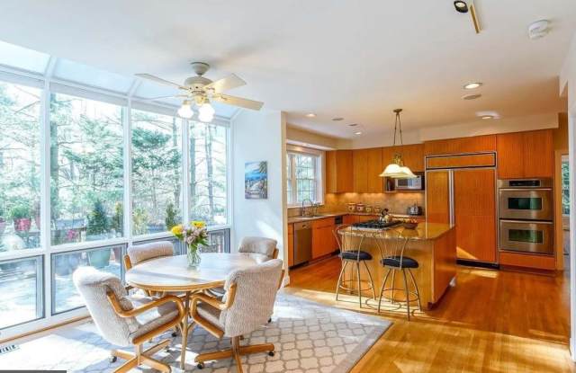 9720 HOLLOWAY HILL Court Gallery 4