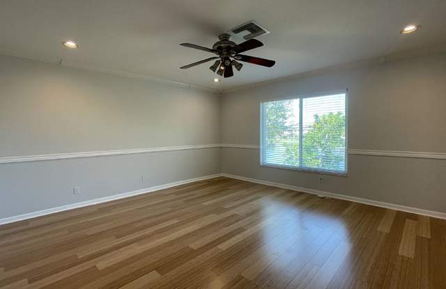 Beautiful 4BR Waterfront Home in Lakes of Laguna Gallery 4