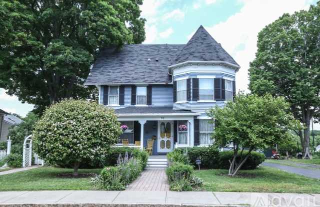 11 Pleasant Street Gallery 1