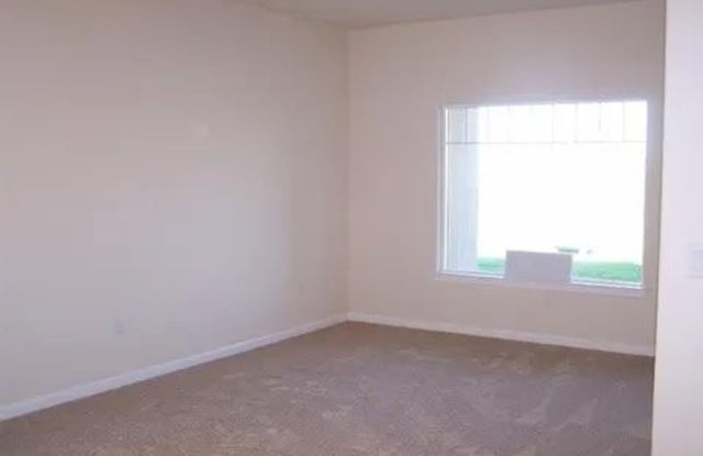 4 bedroom, 2 bath SOLAR house with a bonus room Gallery 3