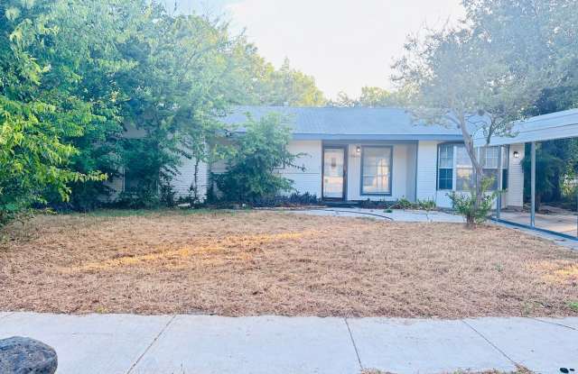 Beautifully renovated 5 bedroom, 3 bathroom home in Oak Grove! Gallery 1