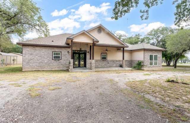 118 COUNTY ROAD 6868 E Gallery 2