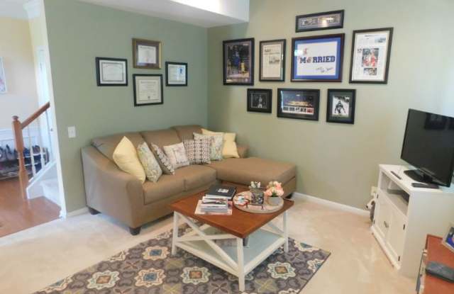 1911 Cavalier Ln Gallery 2