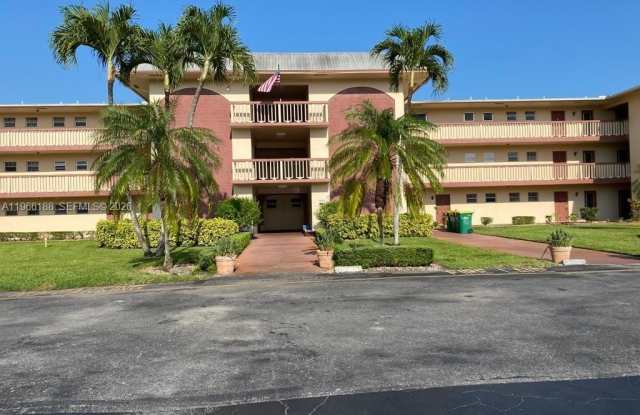 1001 Hillcrest Ct photos photos