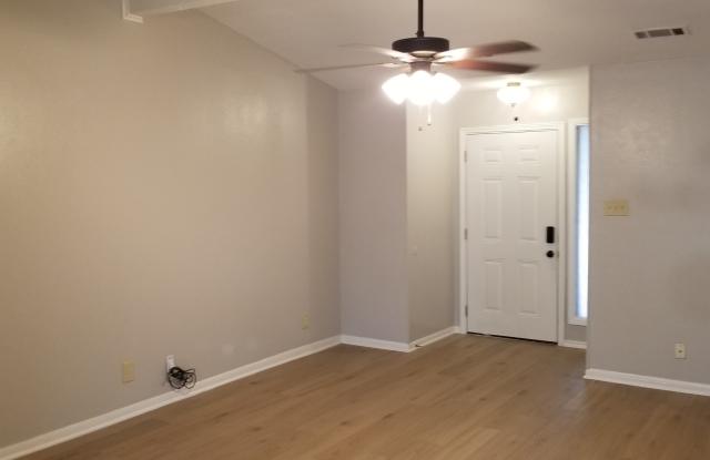 1802 Iris Circle - 1 Gallery 2