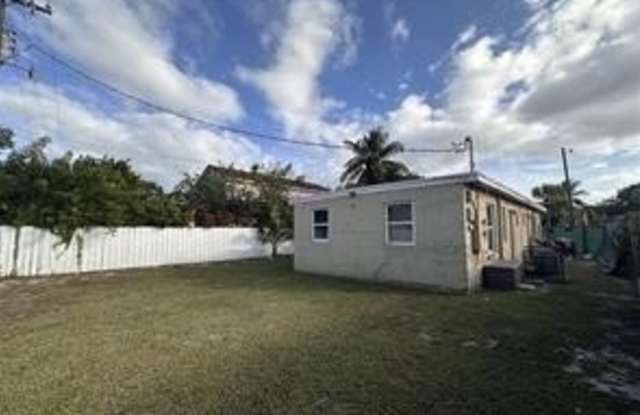 728 SW 6th Street photos photos
