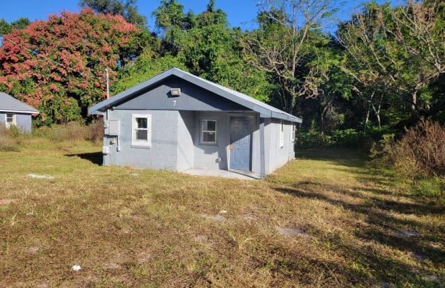 7 Lenox Court - 7 Lenox Court, DeLand Southwest, FL 32720