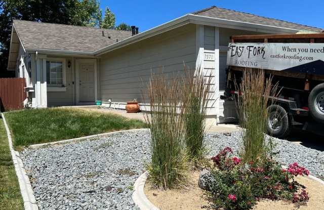 $2395.00 - GREAT NEIGHBORS - CENTRAL TO GREAT SHOPPING - BACKYARD WITH DECK - WASHER/DRYER photos photos