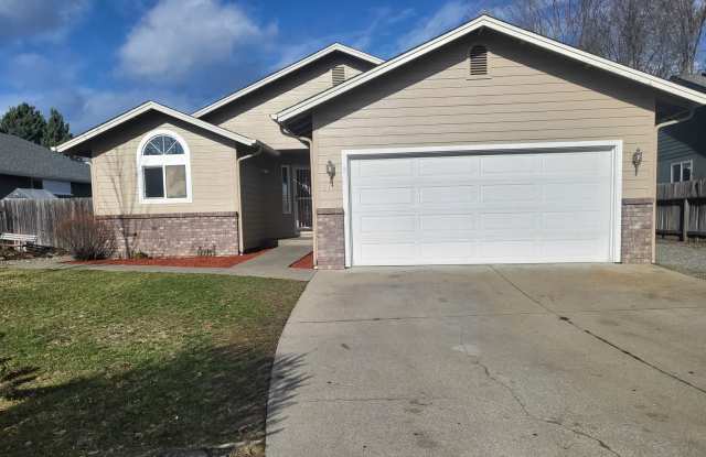 3 bed 2 bath Single Family Home for Rent in SW Grants Pass Gallery 1