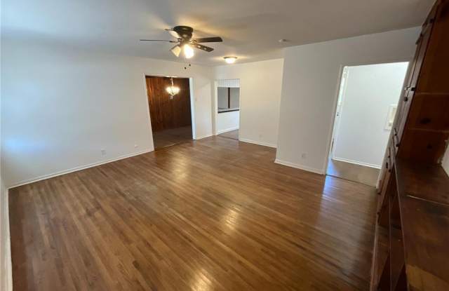 1004 Lawndale Avenue Gallery 3