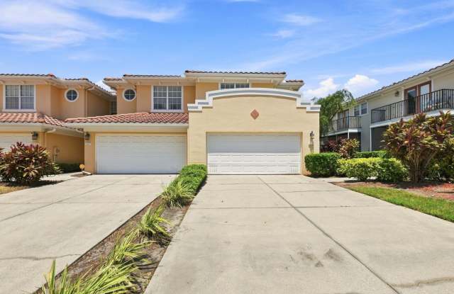 ST. PETE CORNER-UNIT TOWNHOME WITH POND VIEWS! photos photos
