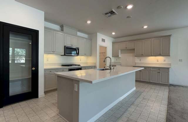 PRICE REDUCTION! 11074 Avalon Way 3 Bed, 3 Bath Home in Redlands Available Now! Gallery 4