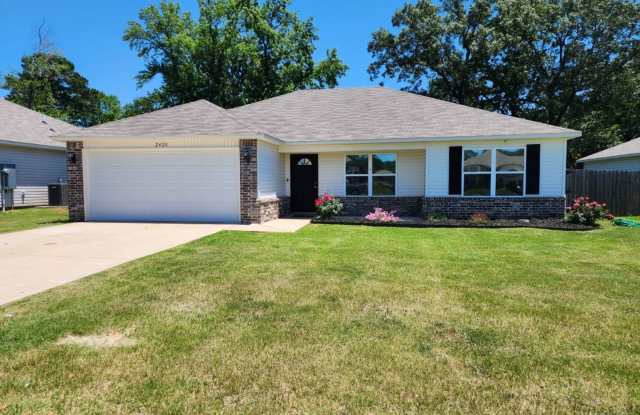 Welcome Home to 2420 Vivian Drive in Benton - *Please read the full description* photos photos