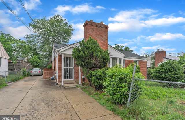 224 UNIVERSITY BOULEVARD E photos photos