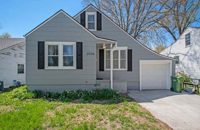 Old Towne Cutie with Charm Galore! Gallery 1