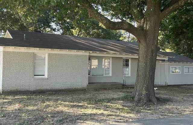 704 Scurlock Street - 704 Scurlock Street, Grandview, TX 76050