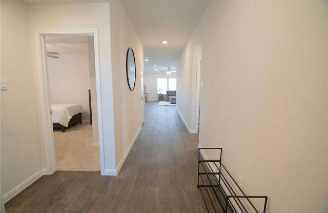 Room in 4 Bedroom Home at Briggs Ln photos photos