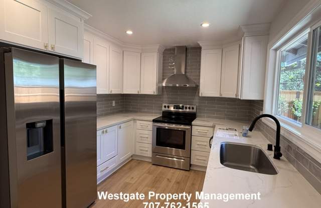 Beautifully updated 3-bedroom, 2.5-bath G Section Home - 3467 Gloria Court Gallery 4