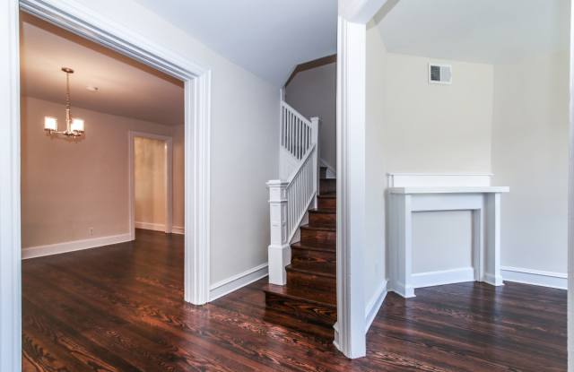 Renovated Columbia Heights 3BD Rowhome with 2 parking spaces!! Gallery 1